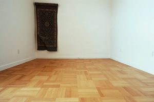 Stanza con pavimento in legno: il lavoro del parquettista Primavalle