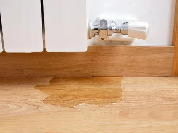 parquet su massetto umido